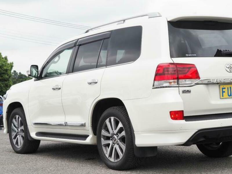 LAND CRUISER