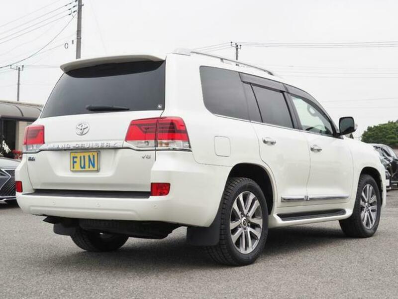 LAND CRUISER
