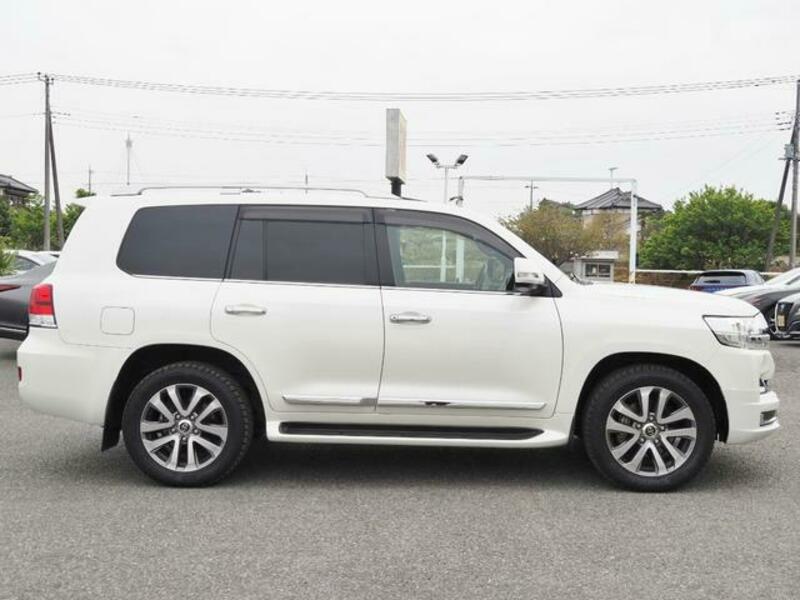 LAND CRUISER