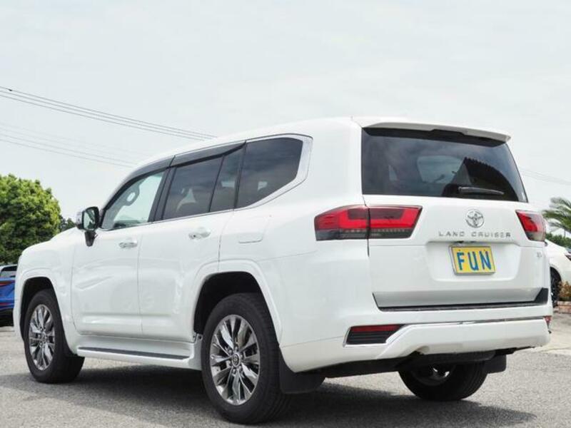 LAND CRUISER