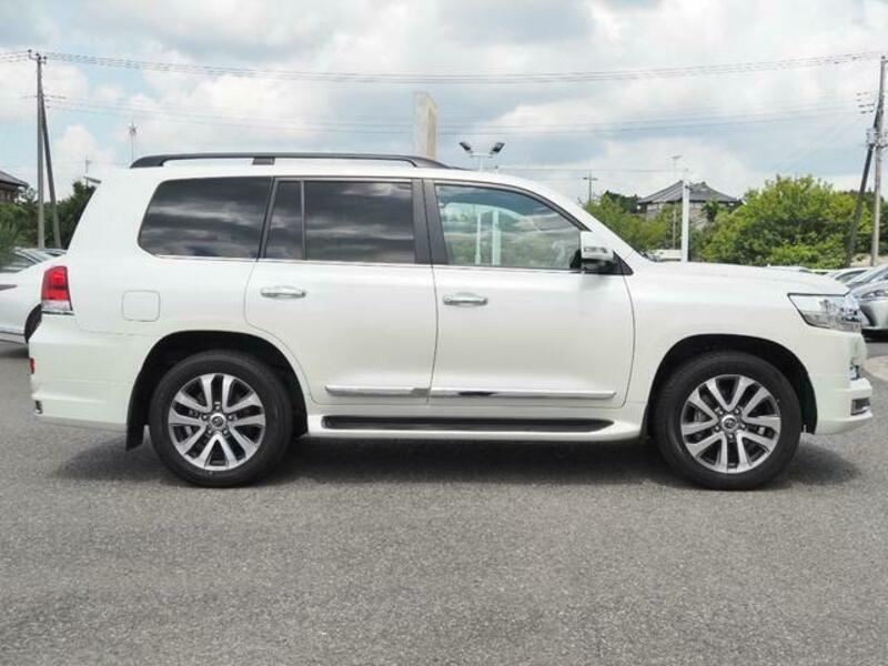 LAND CRUISER