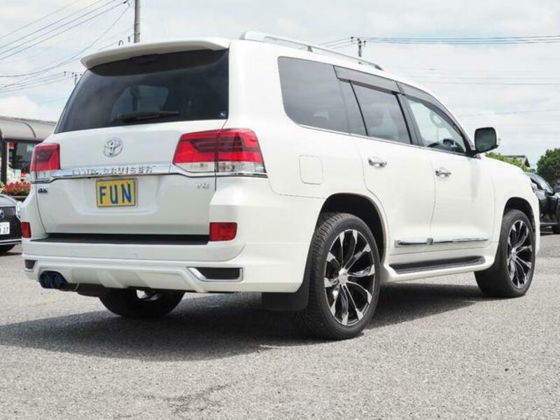 LAND CRUISER
