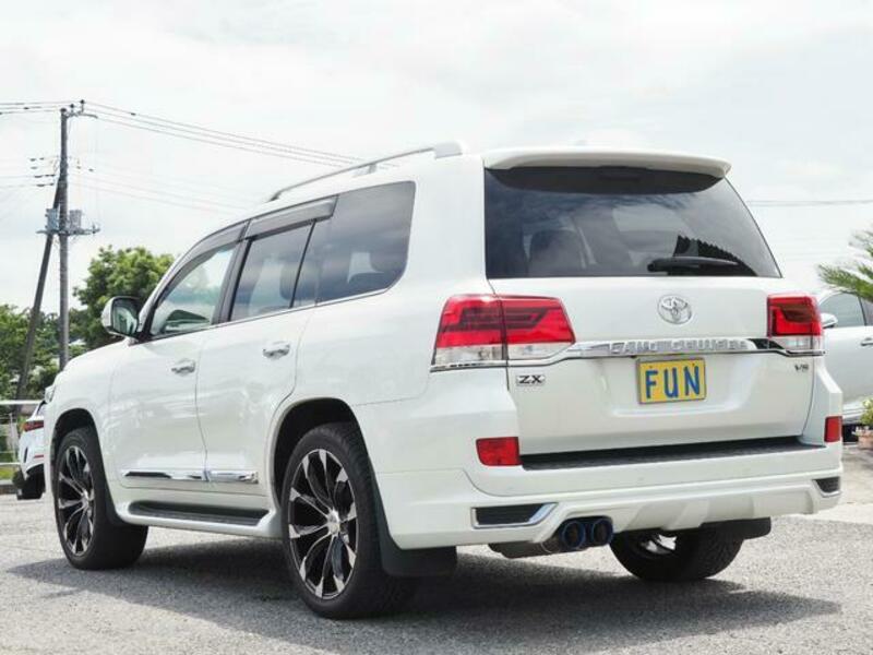LAND CRUISER