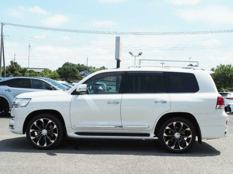 LAND CRUISER