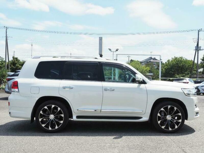 LAND CRUISER