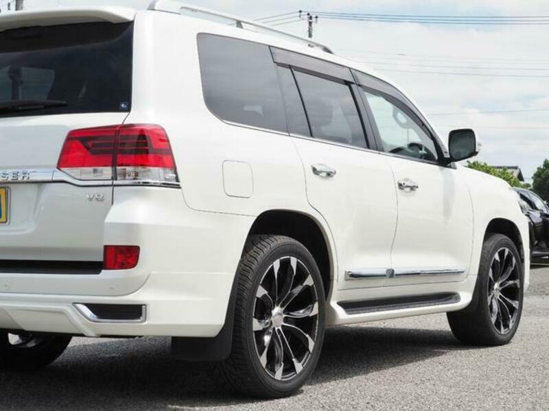 LAND CRUISER