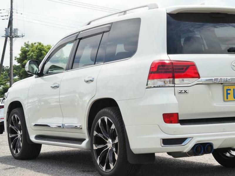 LAND CRUISER