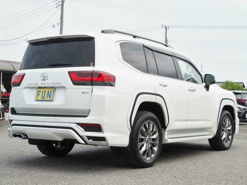 LAND CRUISER