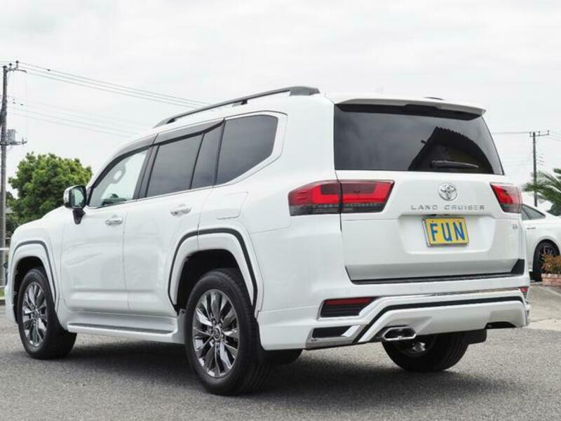 LAND CRUISER