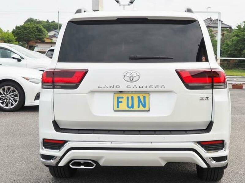 LAND CRUISER