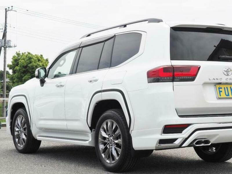 LAND CRUISER