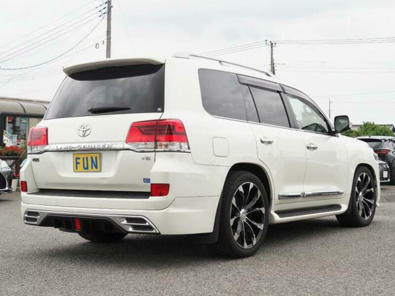 LAND CRUISER