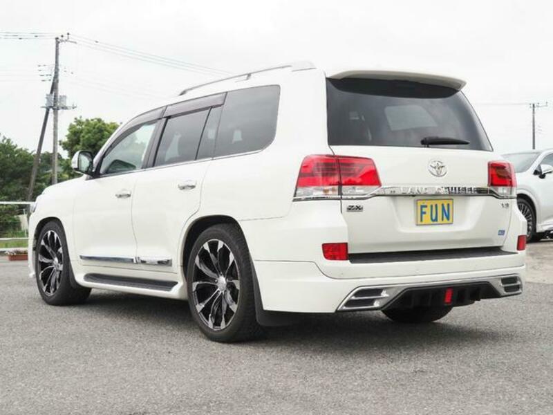 LAND CRUISER