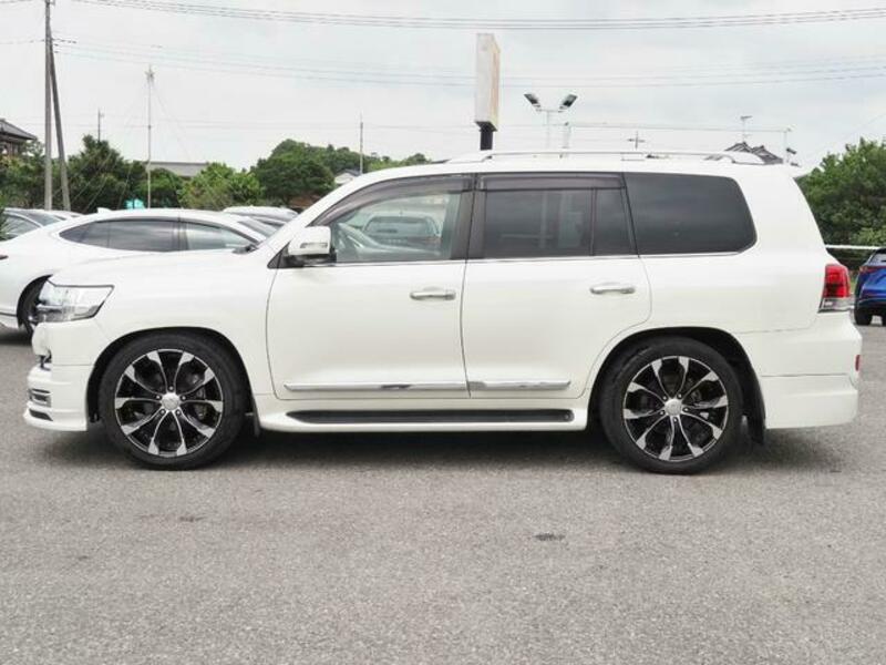 LAND CRUISER
