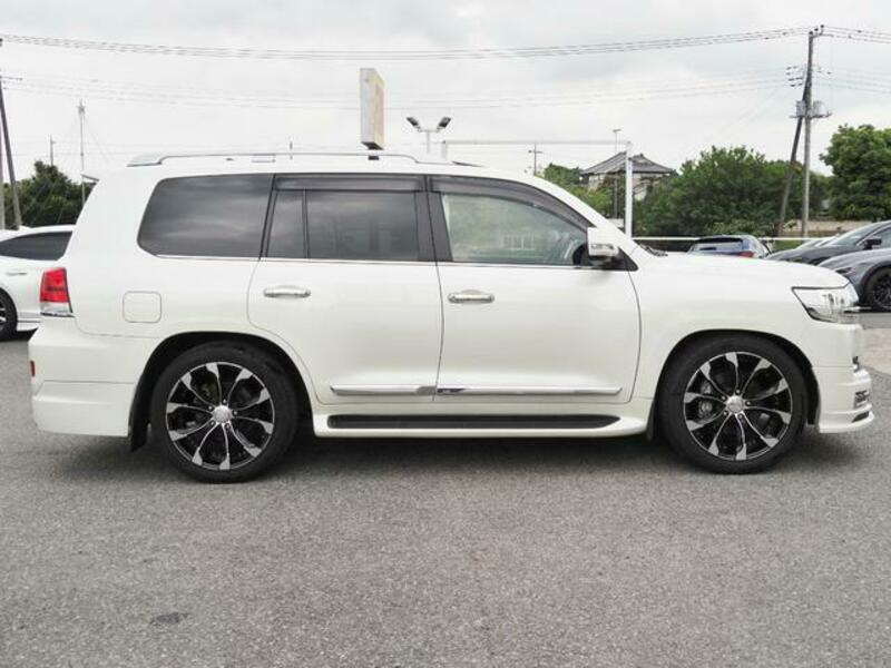 LAND CRUISER
