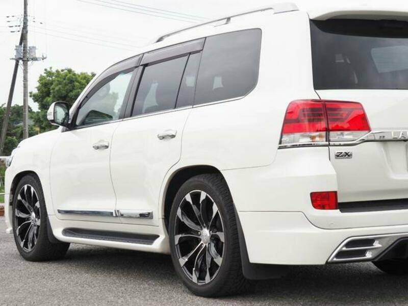 LAND CRUISER