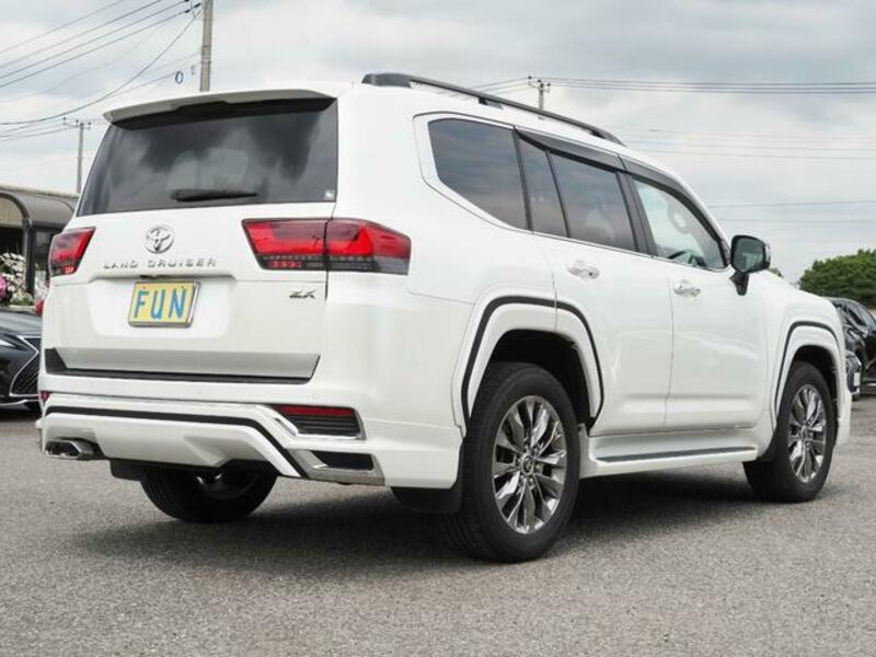 LAND CRUISER