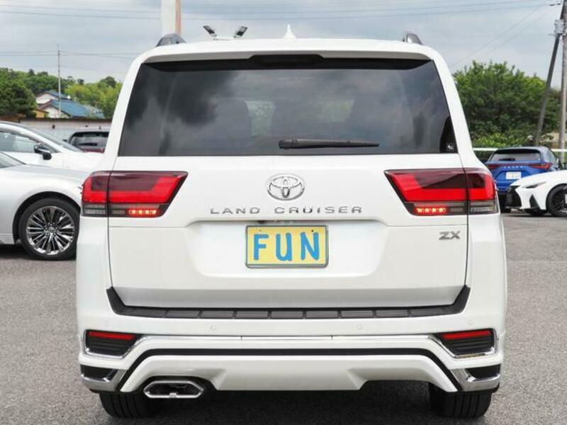 LAND CRUISER