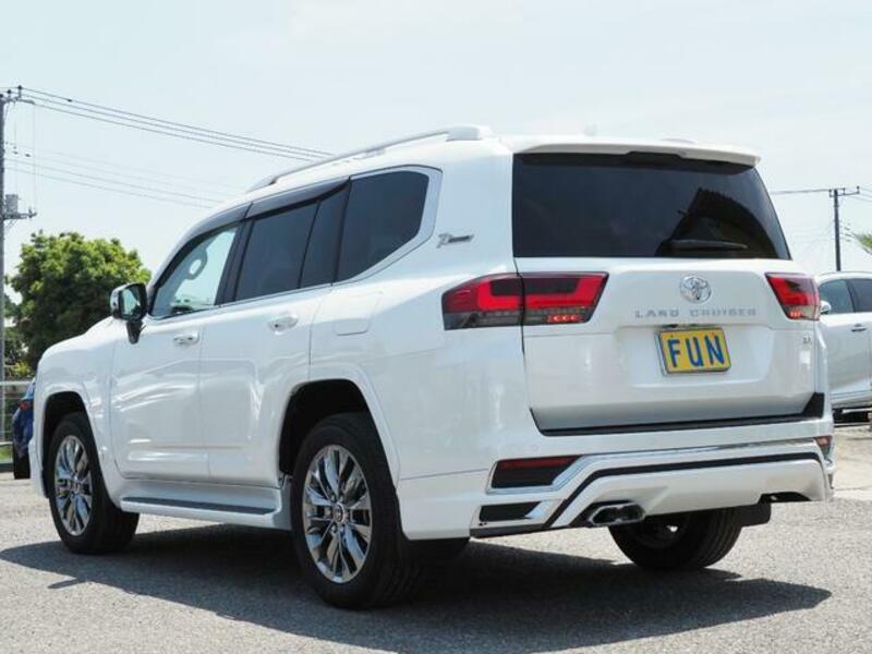 LAND CRUISER