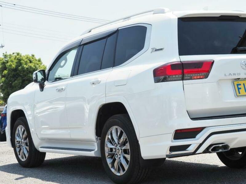LAND CRUISER
