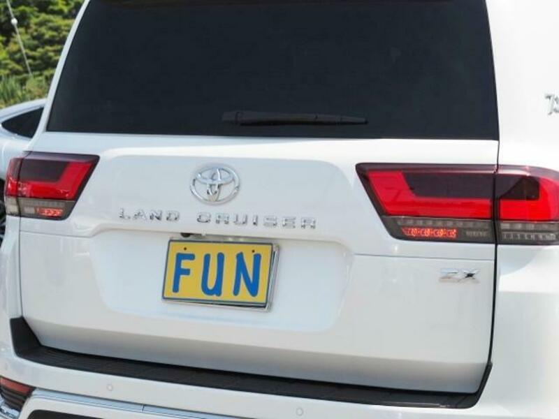 LAND CRUISER