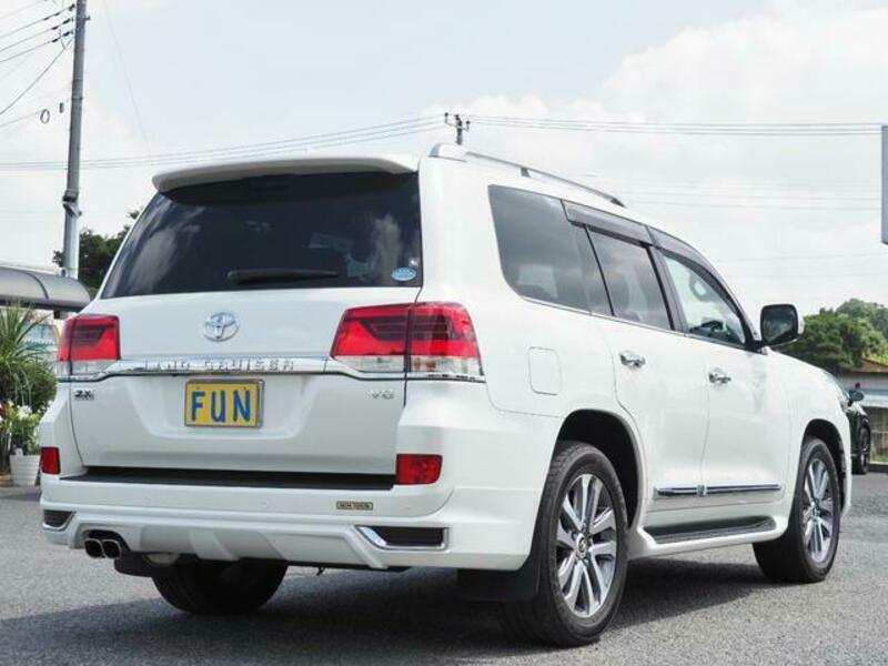 LAND CRUISER