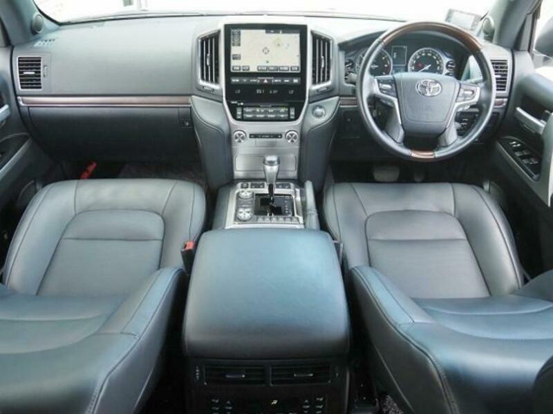LAND CRUISER