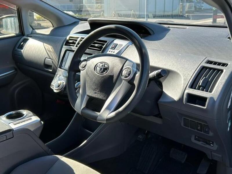 PRIUS ALPHA