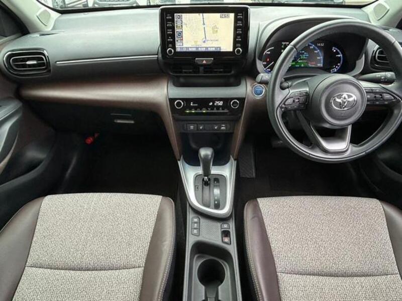 YARIS CROSS