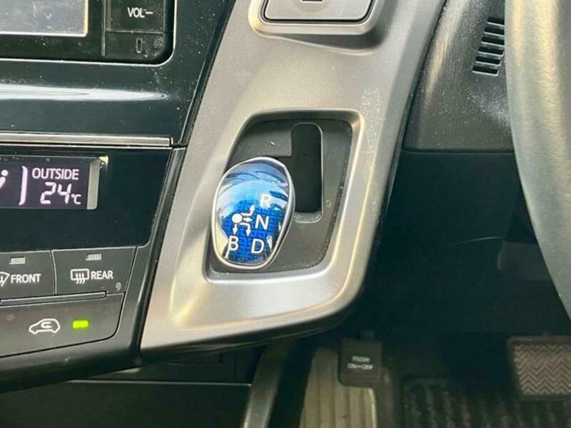PRIUS ALPHA