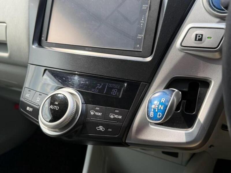 PRIUS ALPHA