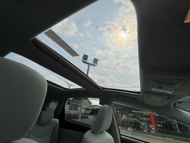 PRIUS ALPHA