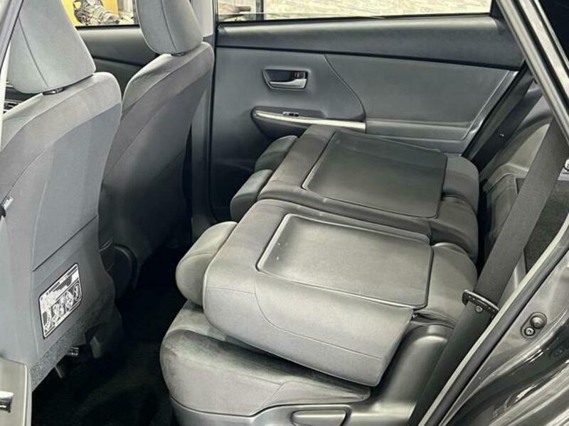 PRIUS ALPHA