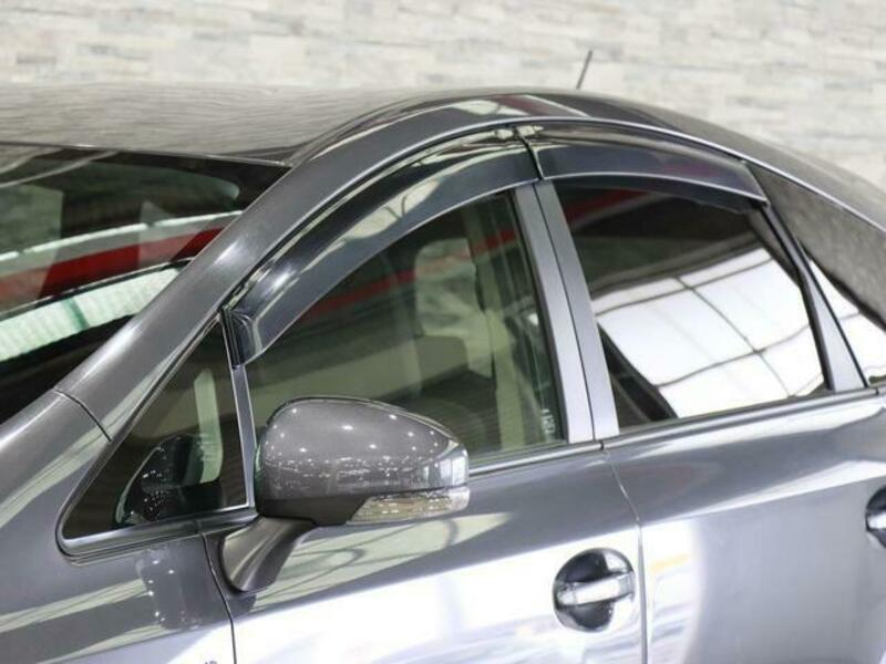 PRIUS ALPHA