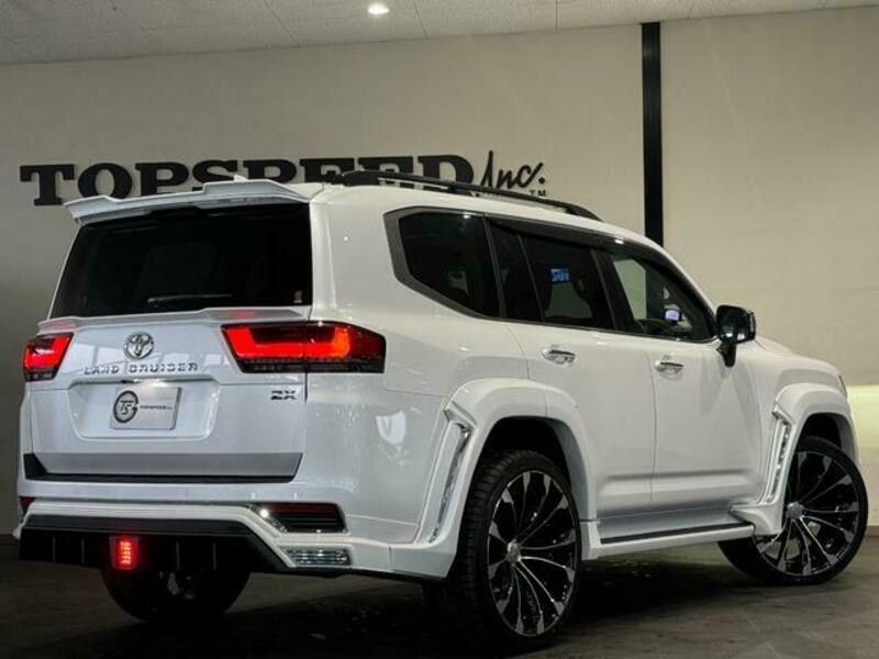 LAND CRUISER
