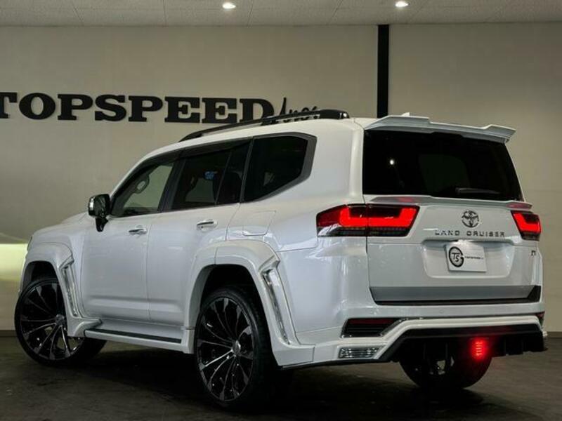 LAND CRUISER