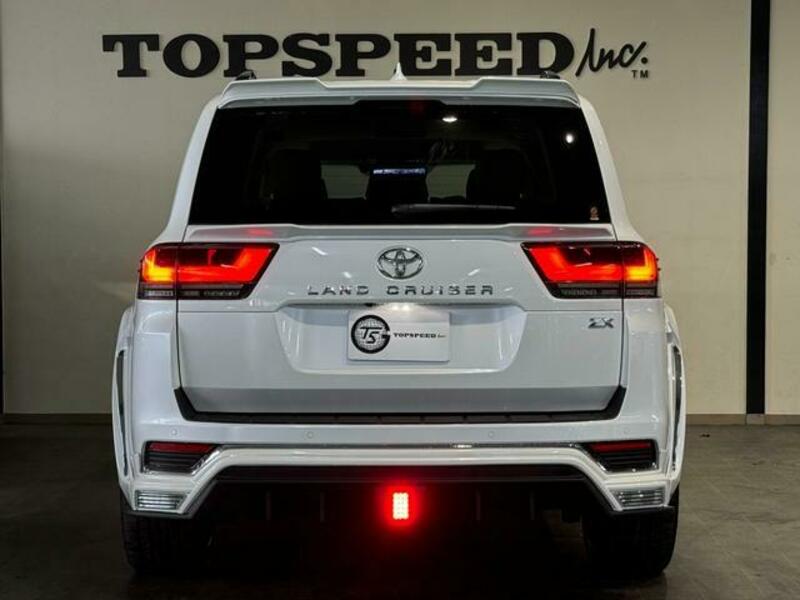 LAND CRUISER