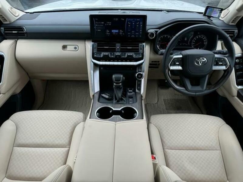 LAND CRUISER
