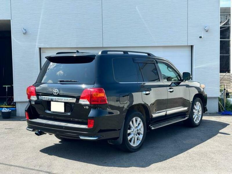 LAND CRUISER