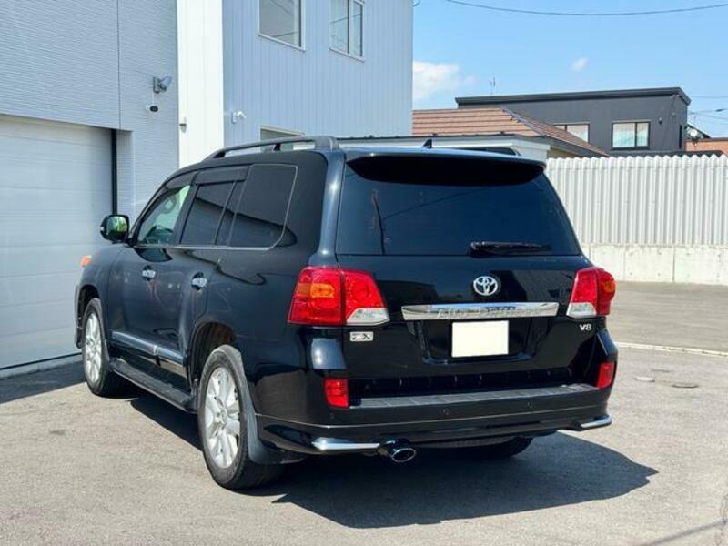 LAND CRUISER