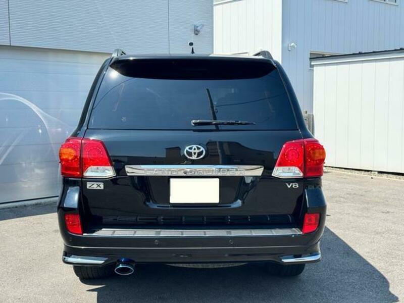 LAND CRUISER