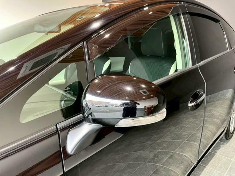 PRIUS ALPHA