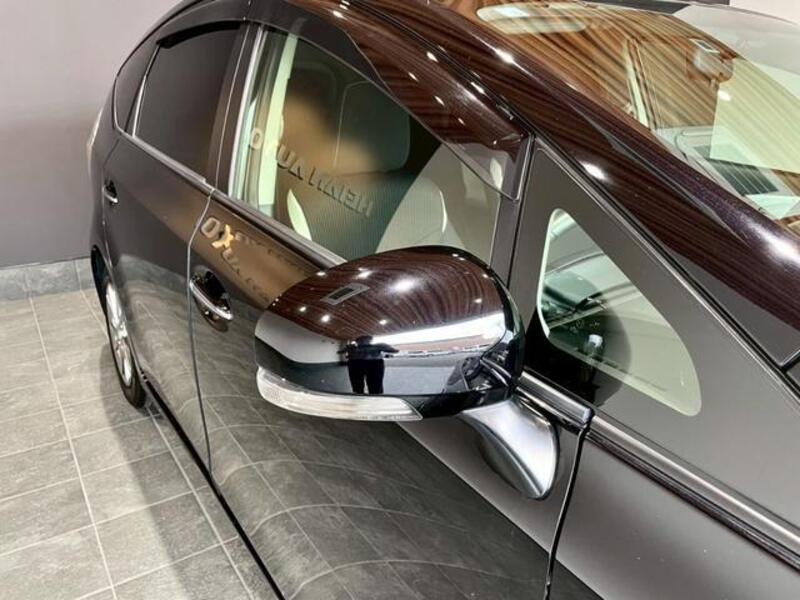 PRIUS ALPHA