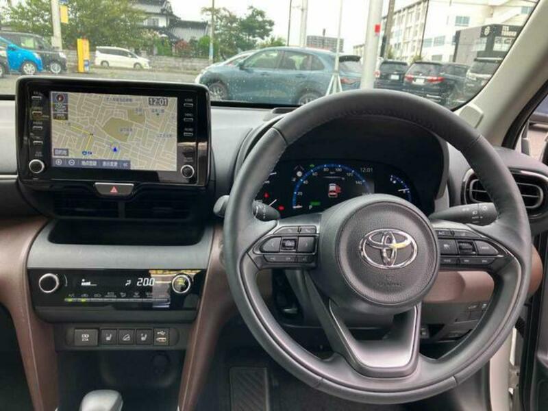 YARIS CROSS