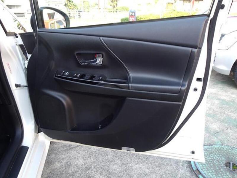 PRIUS ALPHA