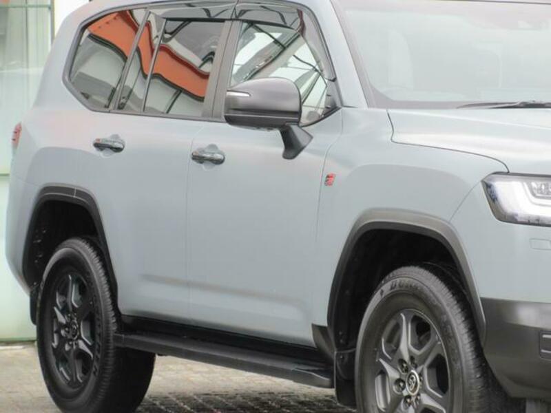 LAND CRUISER