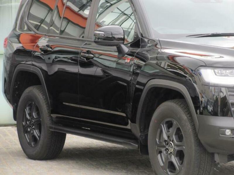 LAND CRUISER