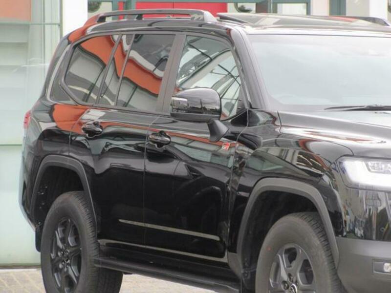 LAND CRUISER