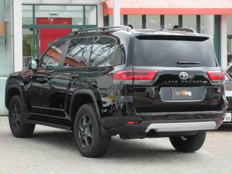 LAND CRUISER