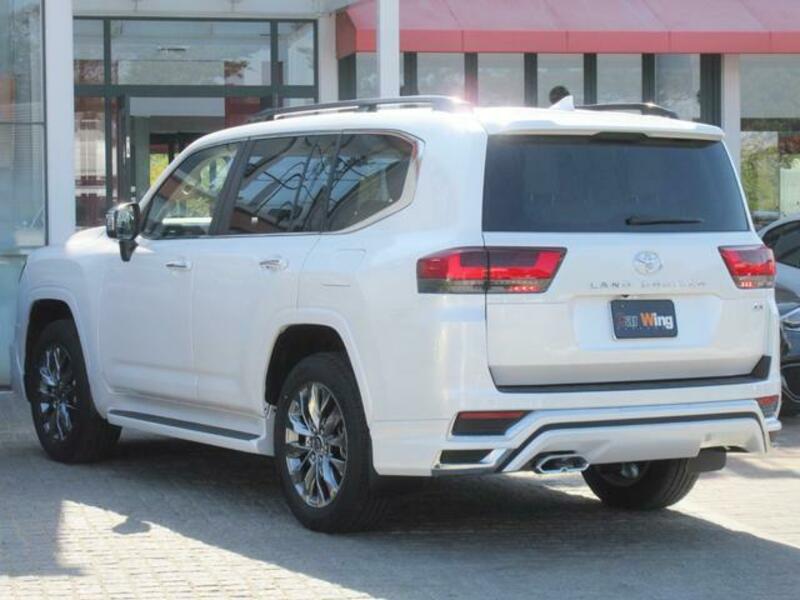LAND CRUISER